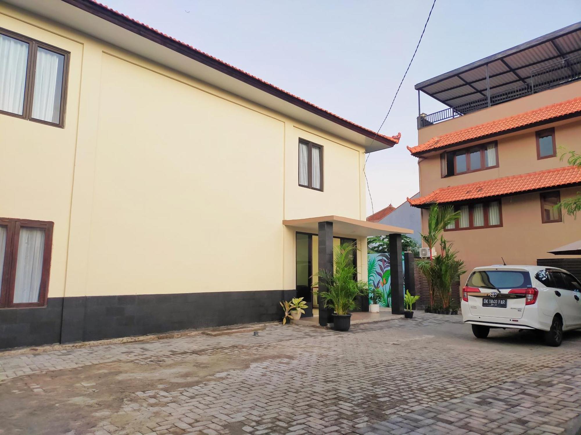 Carstenzs Home Kuta クタ エクステリア 写真